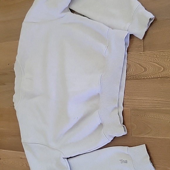 TNA Aritzia Cozy Fleece Long Sleeve Cropped Length Sweatshirt Beige Cream XS - Picture 10 of 11
